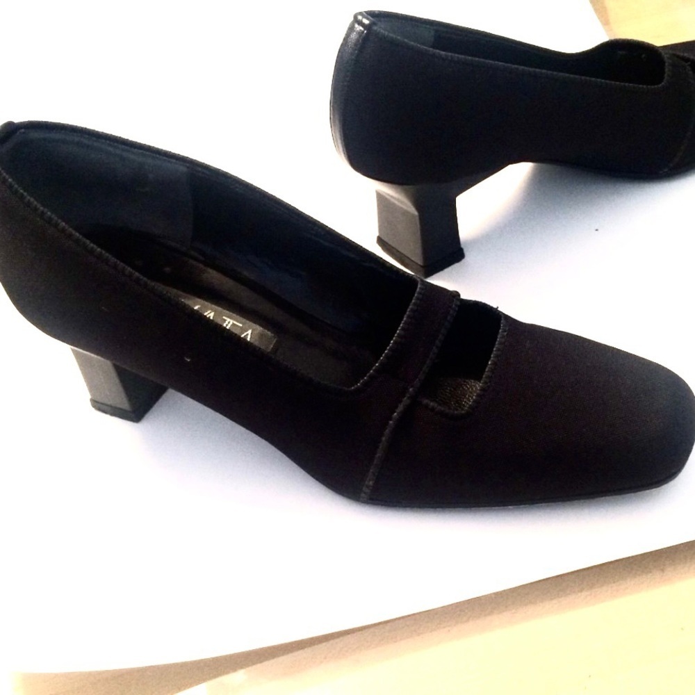 PREVATA Closed Toe Heels, Black